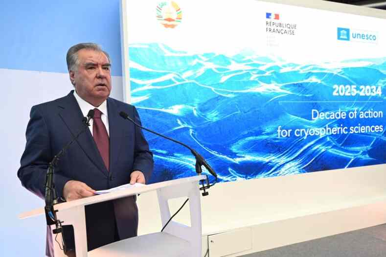 Президент Таджикистана предложил создать в Душанбе Региональный центр по гляциологии